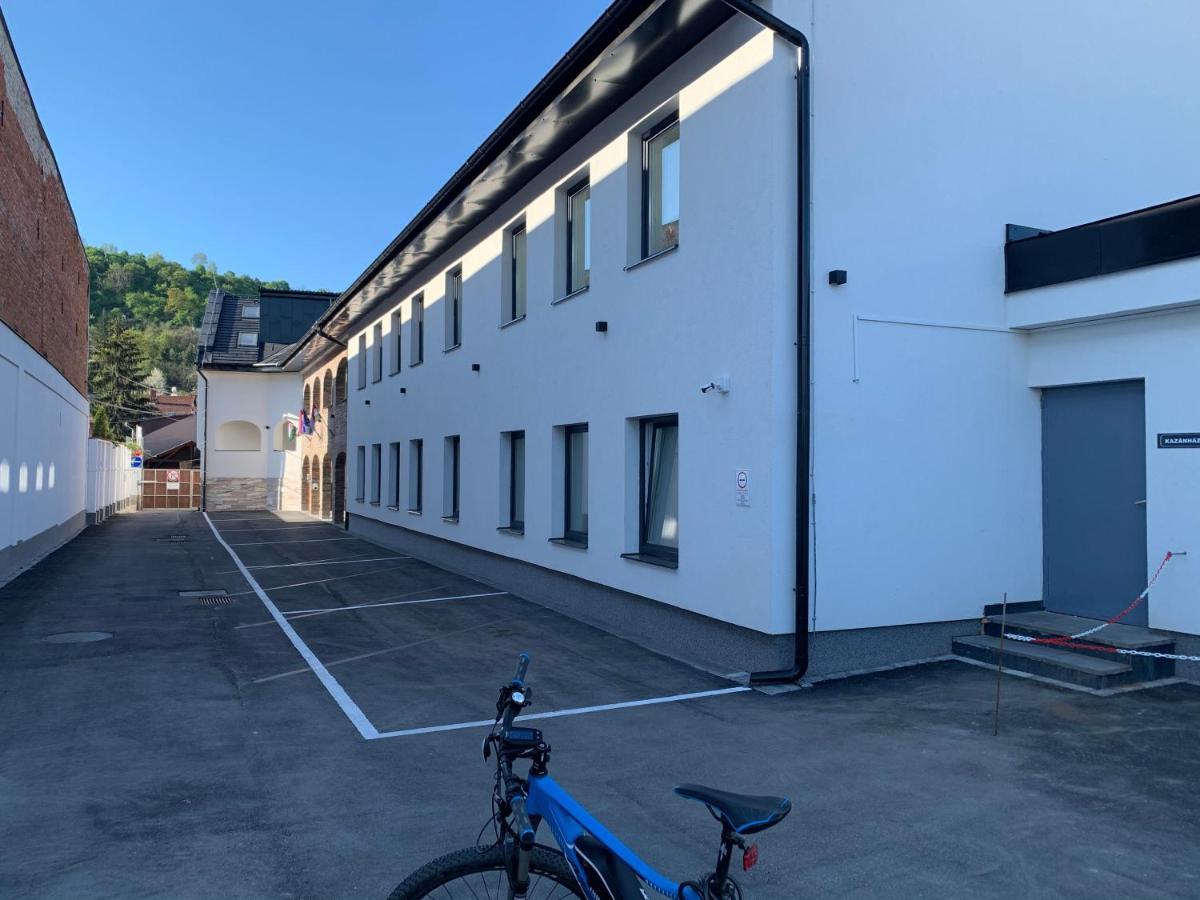 M70 Apartmanhaz Miskolc Eksteriør bilde
